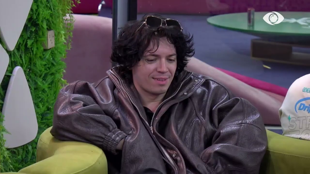 Këto nuse nuk na bëjnë…/ Stenaldo këndon, Artani dhe Arditi i mbajnë iso