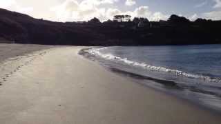preview picture of video 'Marcher sur le sable, admirer le paysage... Jolie vidéo de la plage de Kerhornou'