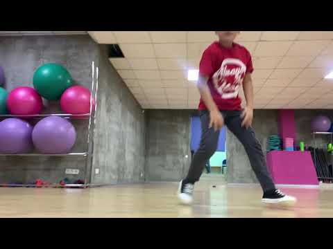 Баттл учеников. Bboy Zigzag (Лёша) vs Bboy Inyan (Васян) брейк данс Красноярск