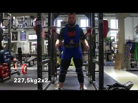 Week 2 of my first full equipped powerlifting cycle