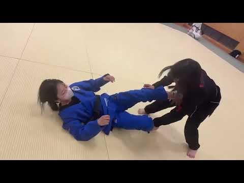 中学と小学女子柔術スパーリング