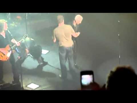 Roxette Singer Falls on Stage