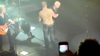 Roxette Singer Falls on Stage