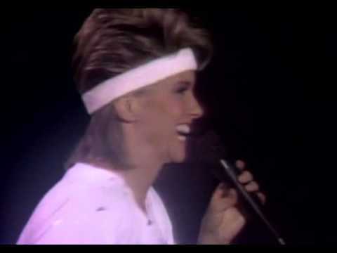 Olivia Newton John live - Physical (featuring Michael Landau)