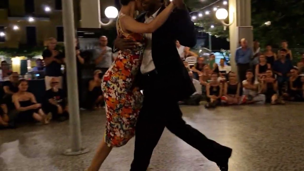 El viejo vals. Julio Alvarez e Silvina Tse alla Milonga del Pilota. #julioalvarez #silvinatse