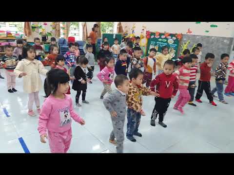 Giờ học thể dục của các bé lớp 4 tuổi A