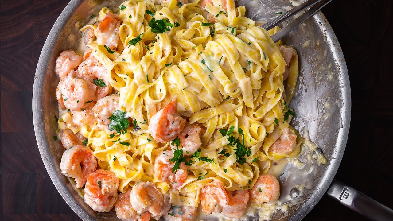 How To Make Creamy Shrimp Alfredo In Under 30 Minutes