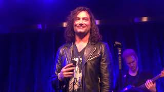Constantine Maroulis sings Favorite T-Shirt 11/2/18