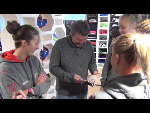 „Aistės-LSU-Paradis" krepšininkės „SportClothes" parduotuvėje