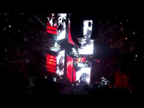 Muse - Intro + Uprising (United Center Chicago March 12th, 2010)