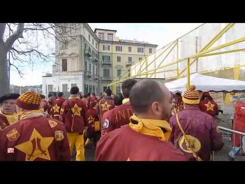 Mercenari aranceri prima della battaglia delle arance - Carnevale Ivrea 2014