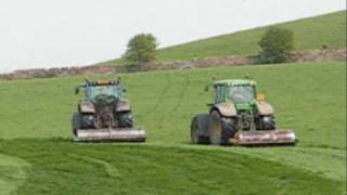 preview picture of video 'Tractors Rolling for Silage in Galloway.'