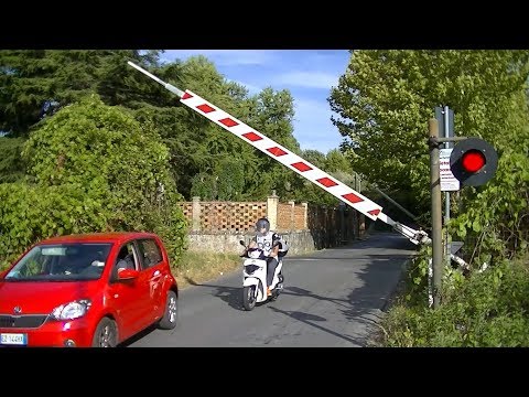 Spoorwegovergang Ponte A Elsa (I) // Railroad crossing // Passaggio a livello