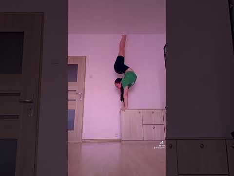 inst: @kristina_cherevychna  #contortion #contortionistlife #handstan #circus #polska #ukraine