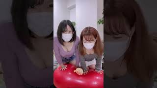 バランス対決してみた（笑）#バランスボール #balance #ニット #ミニスカ #広瀬ゆう #なのちゃん #コラボ #youtube #おすすめ