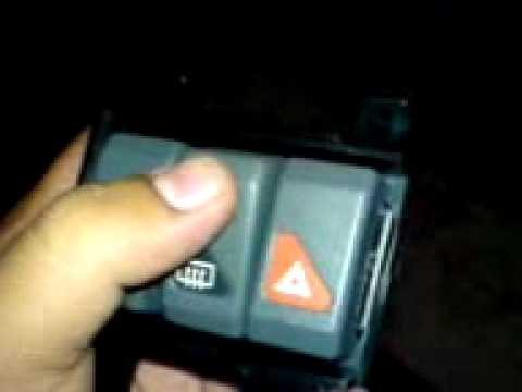 Clio2 vészvillogó kapcsoló Clio1 gomb alatt