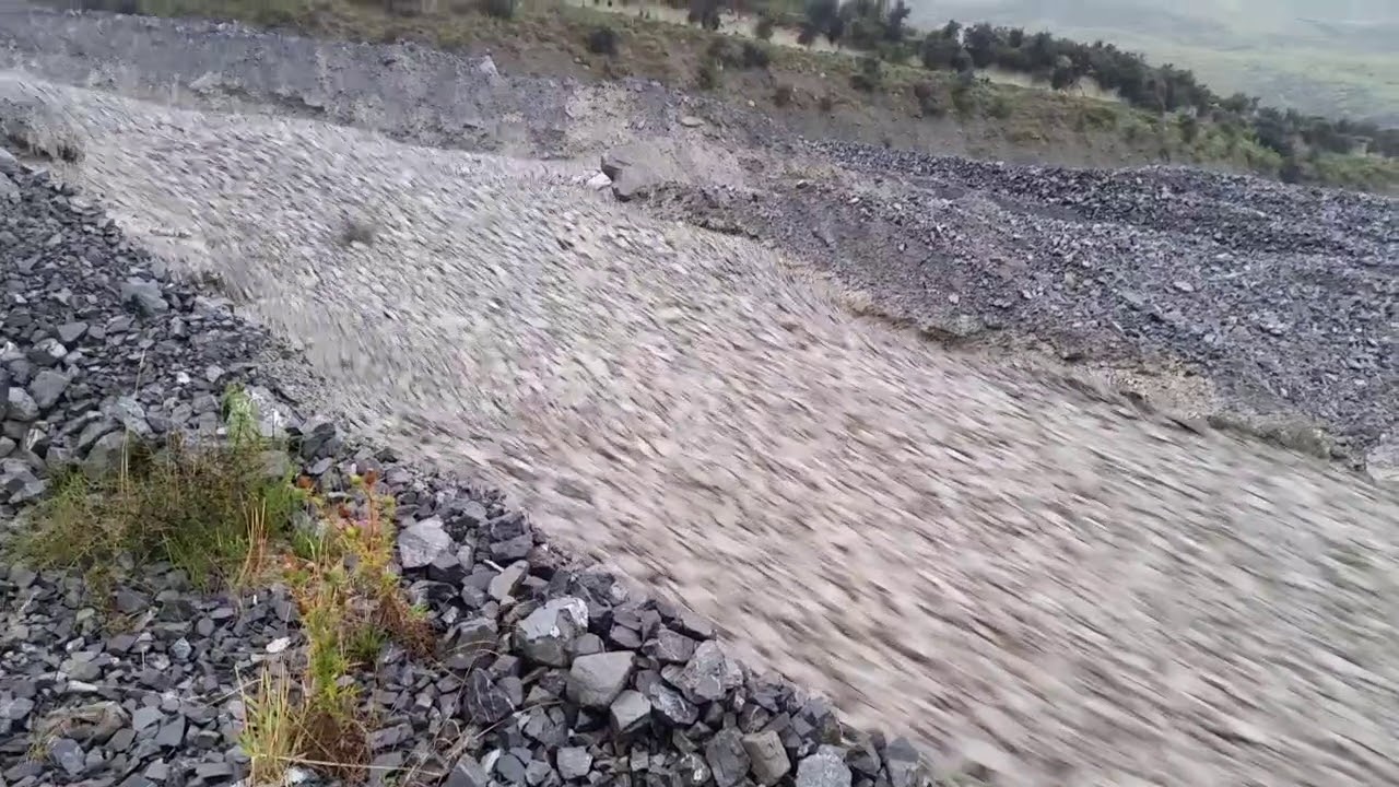 Heavy Rain From Ex-Cyclone Gita Turns Rakaia River into a River of Rock thumnail