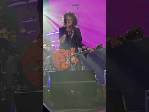 The Hollywood Vampires perform "Can't Put Your Arms Around a Memory" at the SNHU Arena - 2023-07-29