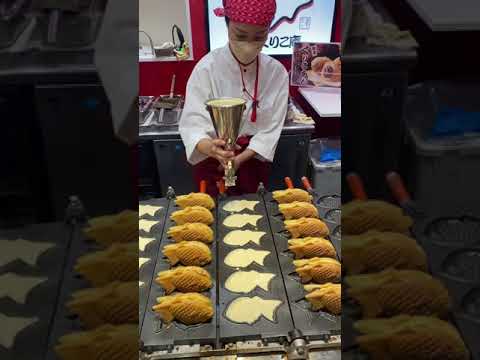 “Taiyaki”Japanese fish-shaped cake (waffle) #tokyo #taiyaki #streetfood #waffle #japan #japanesefood