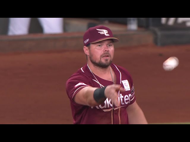 【6回裏】気迫溢れる好プレー!! イーグルス・ボイト 打球に飛びつき1塁にヘッドスライディングでアウトをもぎ取る!! 2025年8月31日 北海道日本ハムファイターズ 対 東北楽天ゴールデンイーグルス