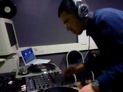 Dj Ahmet aka Mr Heist feat The Vinyl Avengers Show live hip hop mix part 2