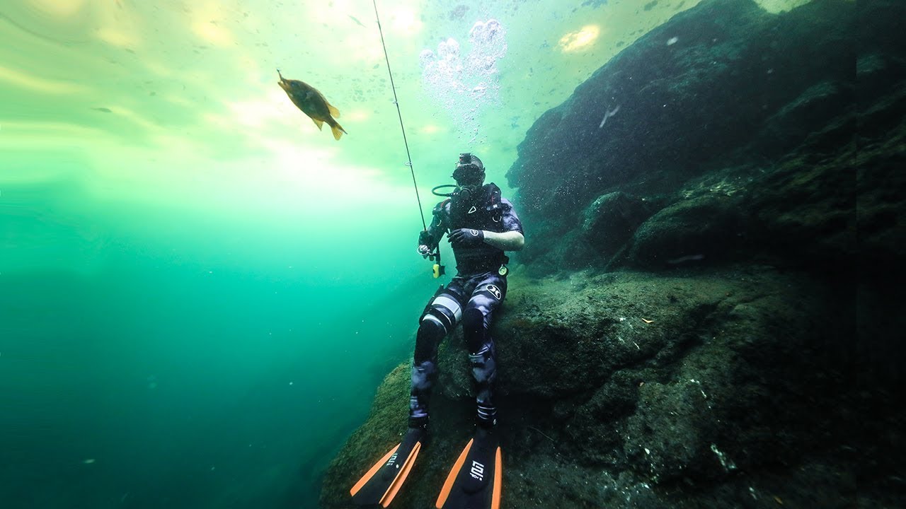 Underwater Fishing Challenge In CLEAR Water Underwater Fishing Challenge In CLEAR Water