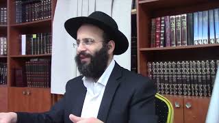 כוחה של שתיקה (הרב אלחנן משה נחמנסון) - התמונה מוצגת ישירות מתוך אתר האינטרנט יוטיוב. זכויות היוצרים בתמונה שייכות ליוצרה. קישור קרדיט למקור התוכן נמצא בתוך דף הסרטון