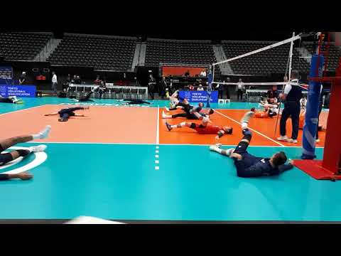 Opwarmen voor volleybal match Nederland - VS