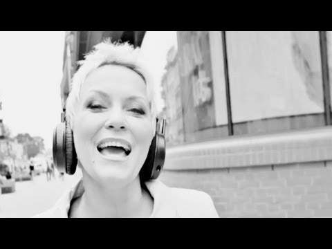 Małgorzata Ostrowska - Po niebieskim niebie (official video)