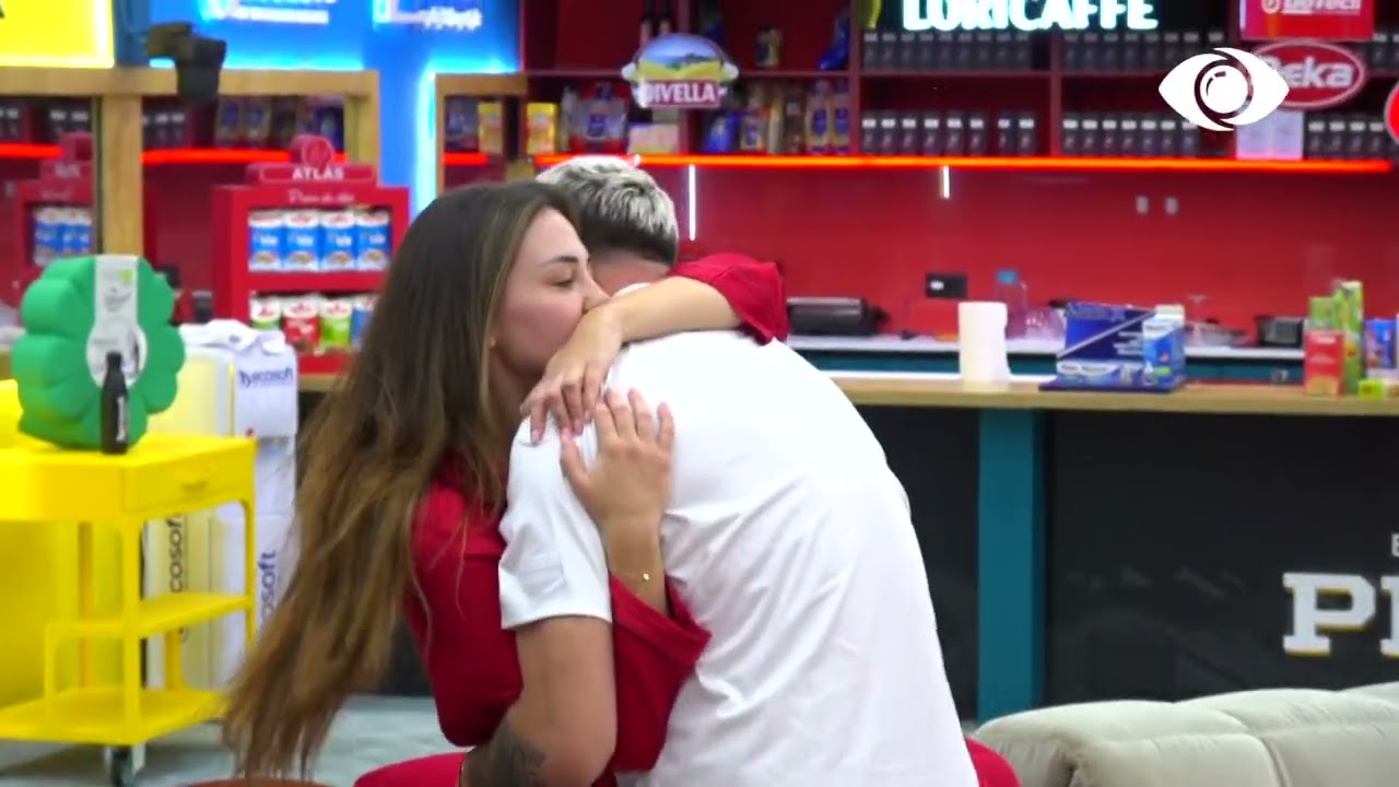 Mëngjes plot energji/ Banorët kërcejnë në living