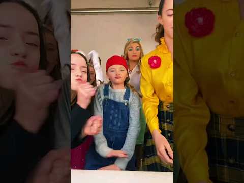 The Really Loud House - Leni Loud💚, Luan Loud💛, Lucy Loud🖤, Lynn Loud❤️, Lola Loud💖 and Lana Loud💙