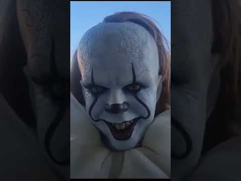 Decorativo Muñeco It Pennywise Premium Scale Doll Trick or Treat Studios Halloween