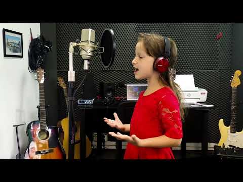 Wiktoria Lewicka  - Cud w szafie