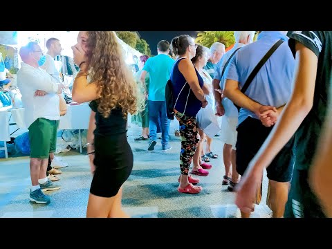 FUN NIGHTS IN GIUALINOVA Italy - 4k Walking Tour around the City - Travel Guide. trends, moda #Italy