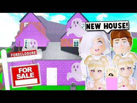 We Went Shopping For A New Family House On Bloxburg Roblox - ashleytheunicorn roblox merch