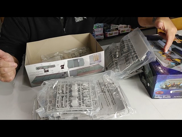 Vídeo relacionado con AMT Polar POL995M 1/32 Star Trek Galileo Shuttle mit Inneneinrichtung Model Kit, Multicolor, Mittel