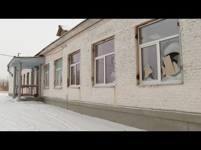 Разбили окна за плохие оценки