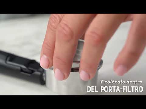 thumbnail video image 2 of Cafetera Oster Automática de Espresso  PrimaLatte Plateada, 2 of 5