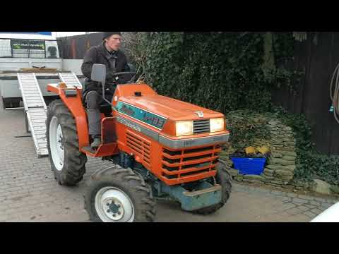 Traktor japoński Kubota L185 zjazd na bazę po robocie. Usługi ogrodnicze. www.akant-ogrody.pl