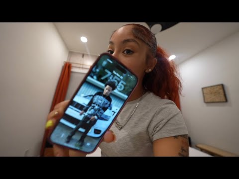 I PUT MYKEL AS MY LOCKSCREEN ON MYA... *bad idea*😬