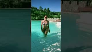 Elaine Louise tiktok short be like...