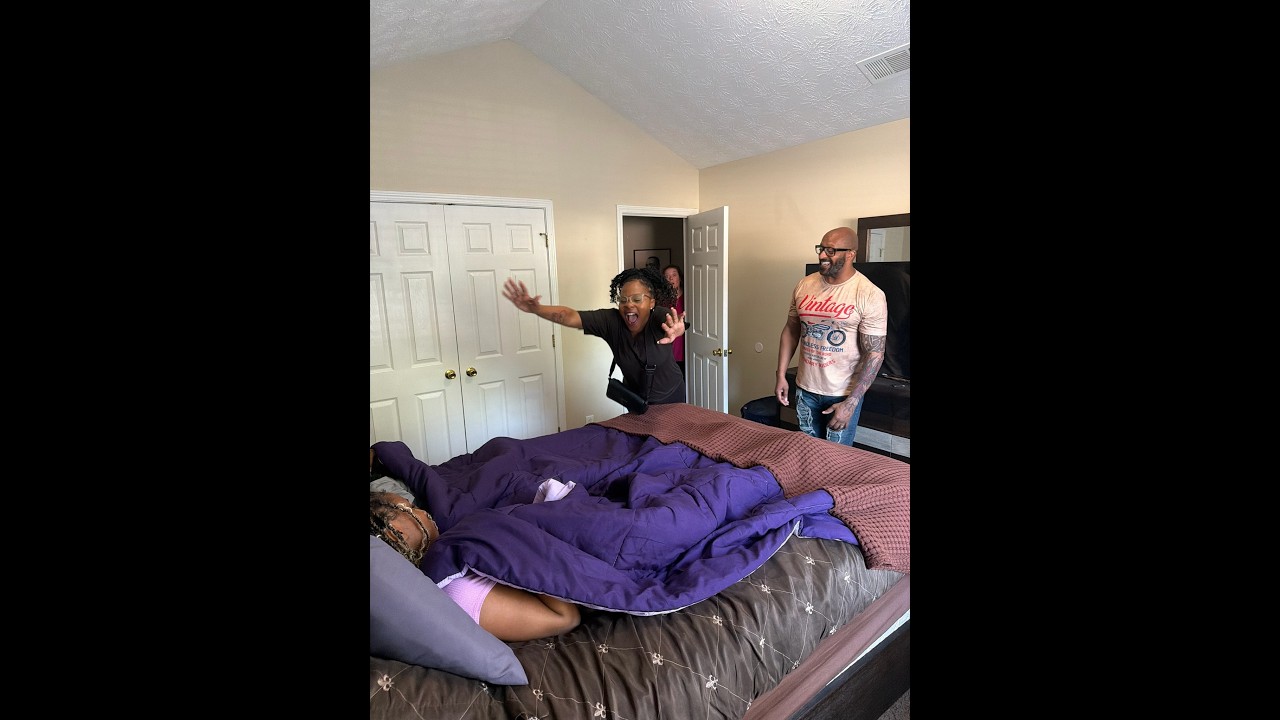 Dutchess arrives and storms in Brooke’s room too excited