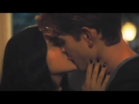 Riverdale: Season 5 / Kiss Scene — Veronica and Archie (Camila Mendes and KJ Apa)