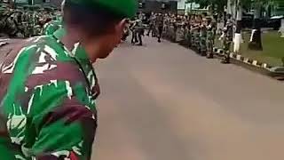 Download lagu Merinding !!! TNI 'Terpesona' Lagu Daerah Sangir mp3