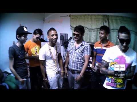 SE PRESTA PA TO - JULY ROBY & CARLYTOS PAPY FT EL UNIKO