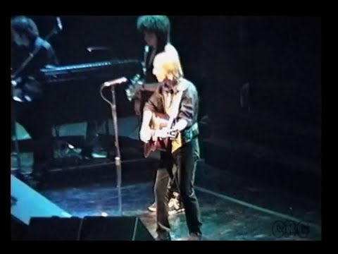 Listen to her Heart (acoustic) - Tom Petty & HBs live 1990 (video!)