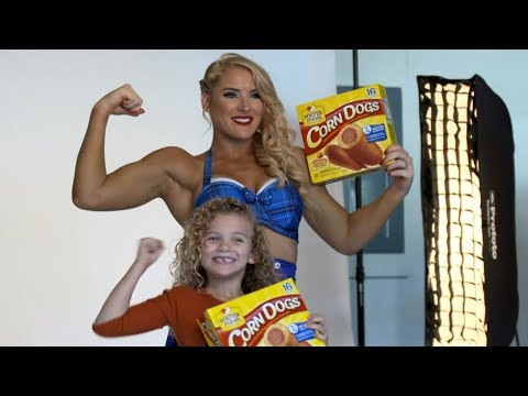 Lacey Evans On Set For Foster Farms Commercial, Killer Kelly Set For Bloodsport | Fight-Size Update