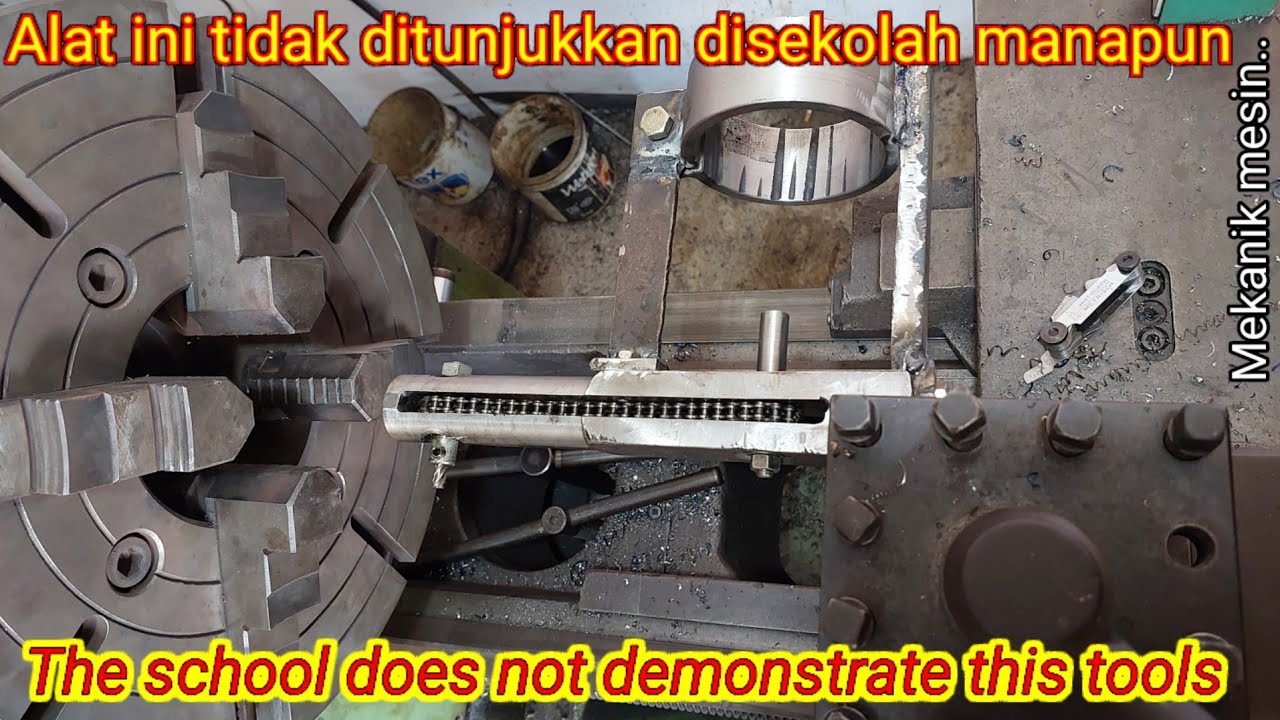 This lathe is not shown in any school!! make keyways, verges and oil grooves