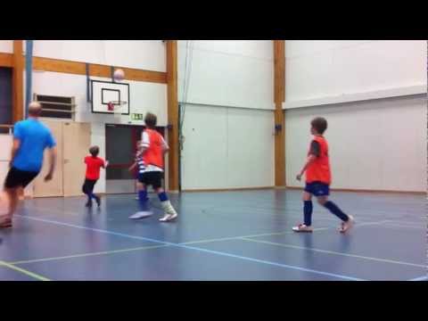 MasKi P02 - treenipeliä koulun salissa