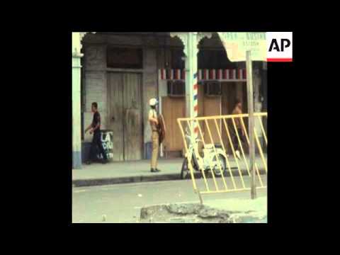 SYND 25-3-70 WILD RIOTING IN THE STREETS OF MANILA WITH POLICE IN ACTION AGAINST THE DEMONSTRATORS